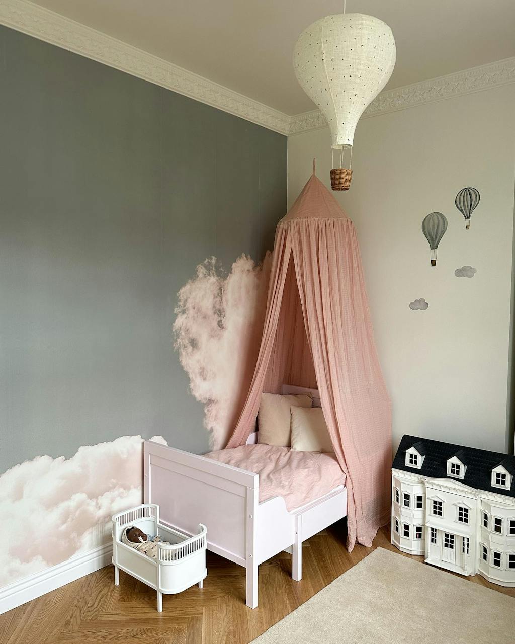 Børneværelse med tapet