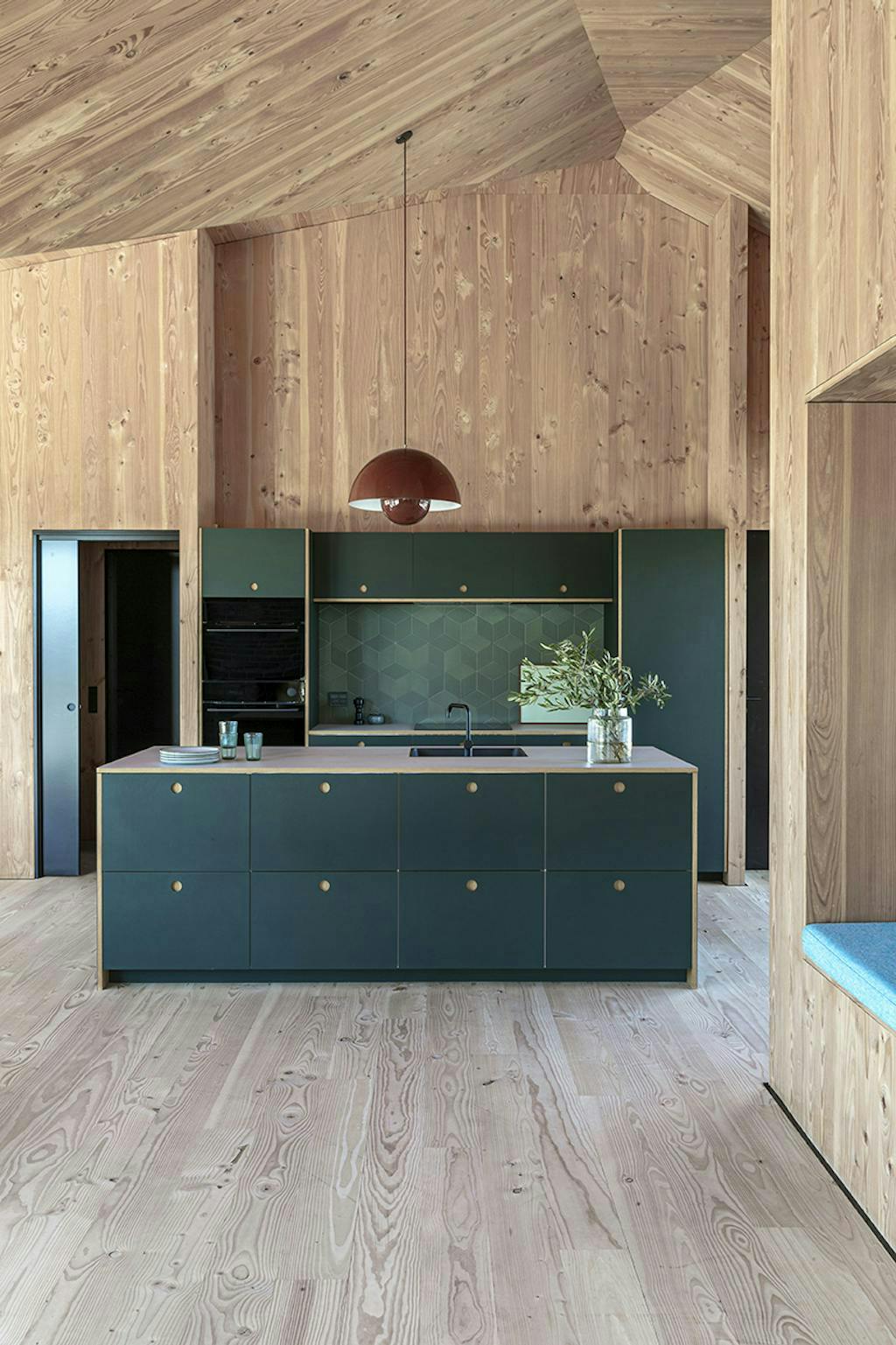 keuken met 4 meter tot aan plafond keuken met 4 meter tot aan plafond