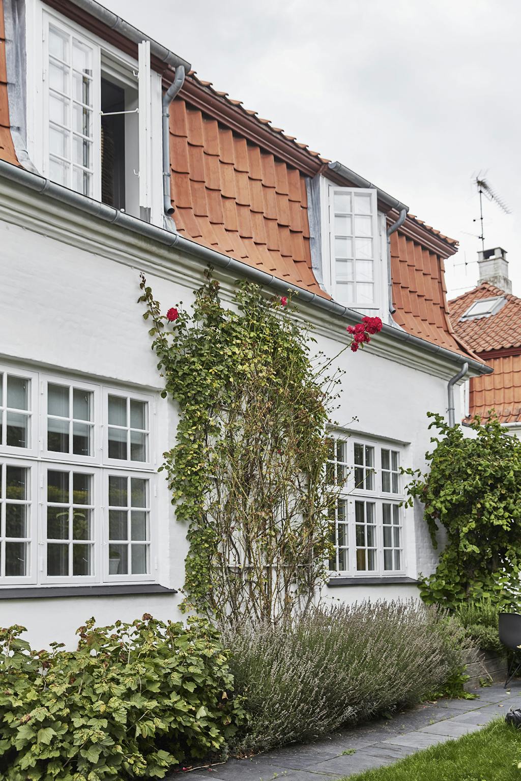 Villaen ligger i Den Hvide By