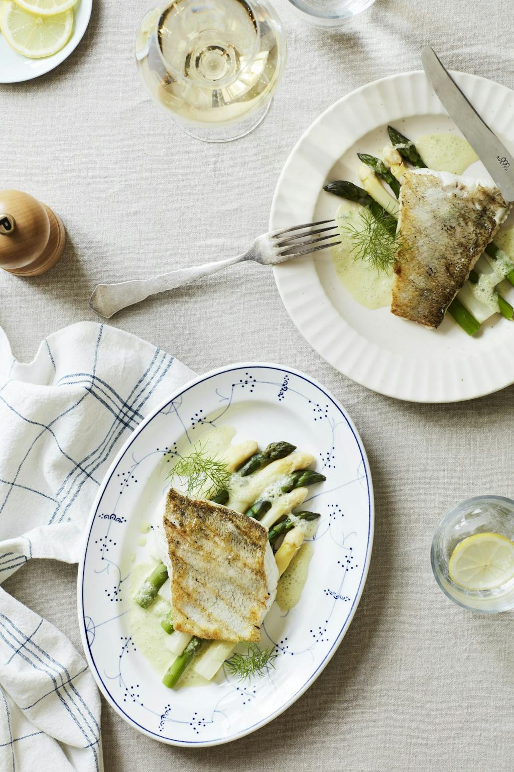 Asperges met gegrilde vis