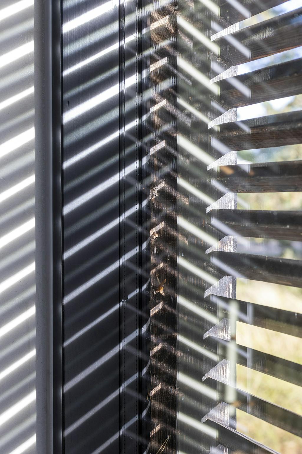 specialfremstillede skodder til vinduespartierne