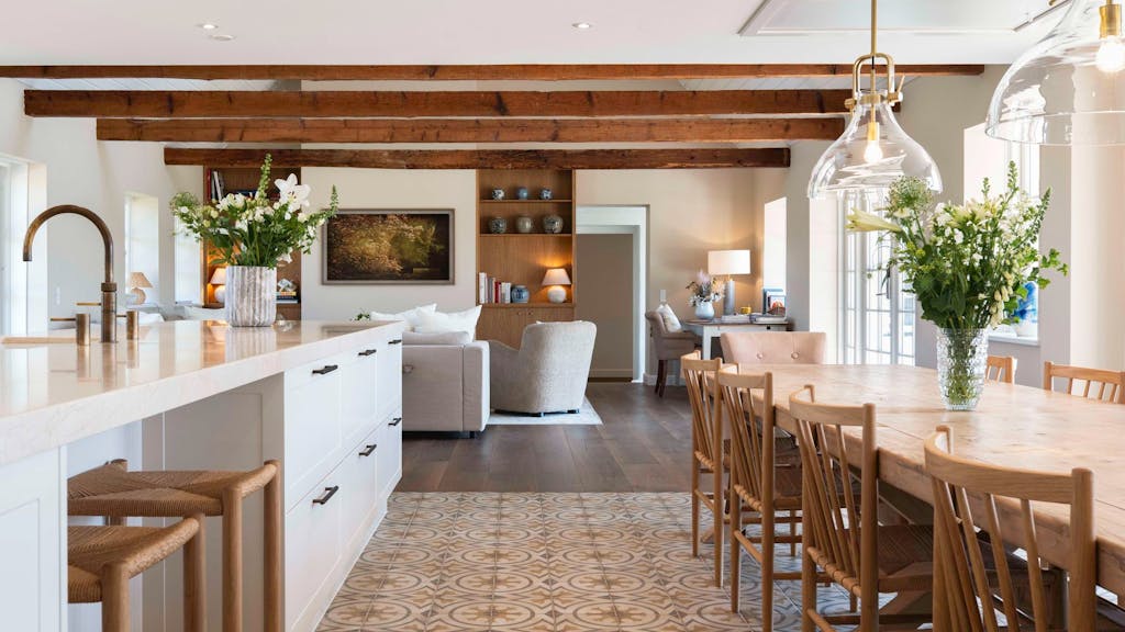 Hjemme hos Casper Christensen køkken-alrum