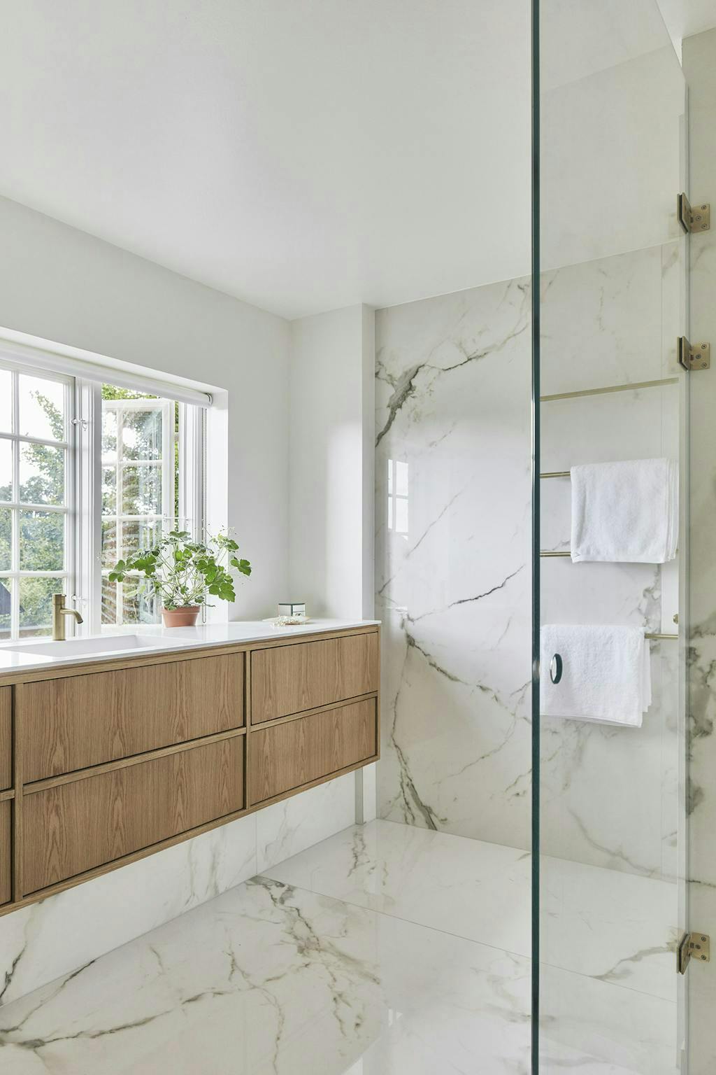 Badkamer met keramische tegels