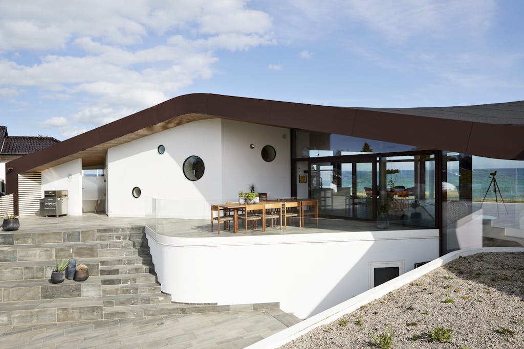 Arkitekttegnet luksus villa på første række