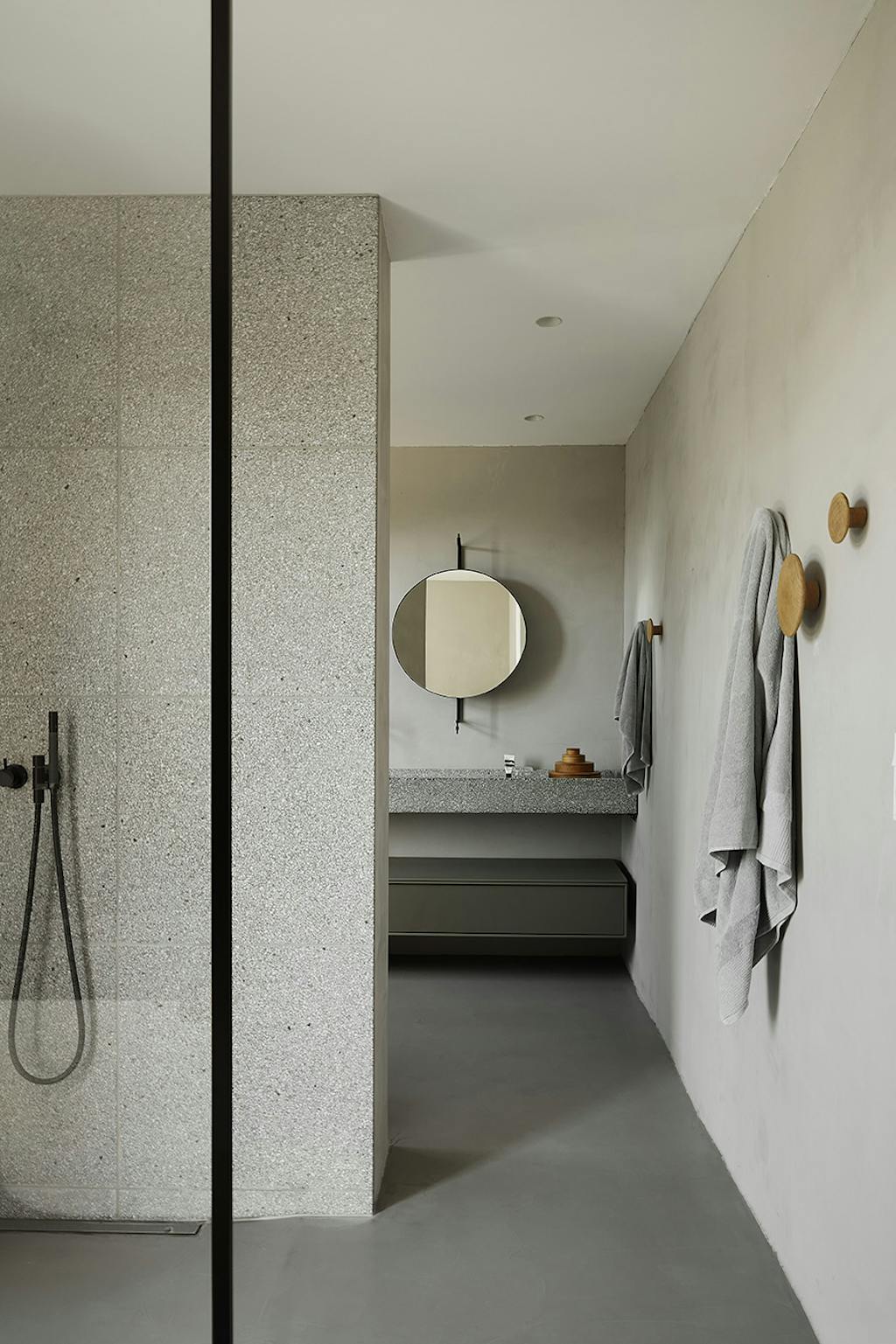 Badeværelse med terrazzo