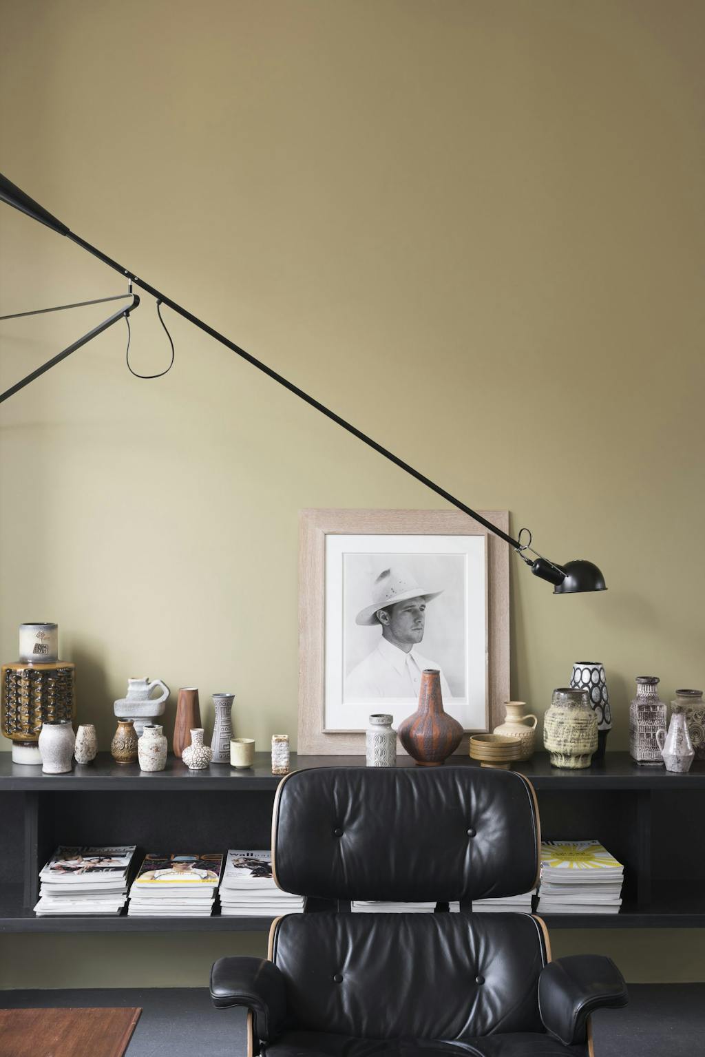 De heerenkamer met een Eames-stoel