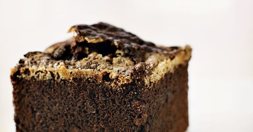 Enkel oppskrift på kake med sjokolade og karamell Enkel oppskrift på kake med sjokolade og karamell