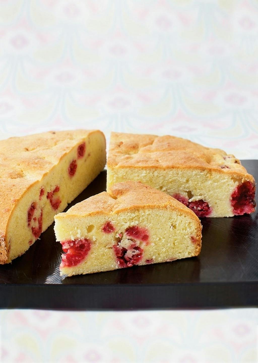 Enkel oppskrift på bringebærkake med bringebær og vanilje Enkel oppskrift på bringebærkake med bringebær og vanilje