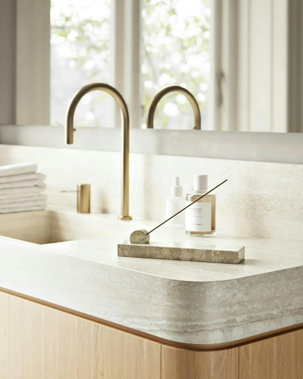 gave til henne røkelsesholder