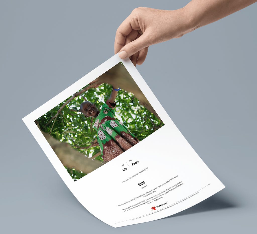 gave til henne plant et tre