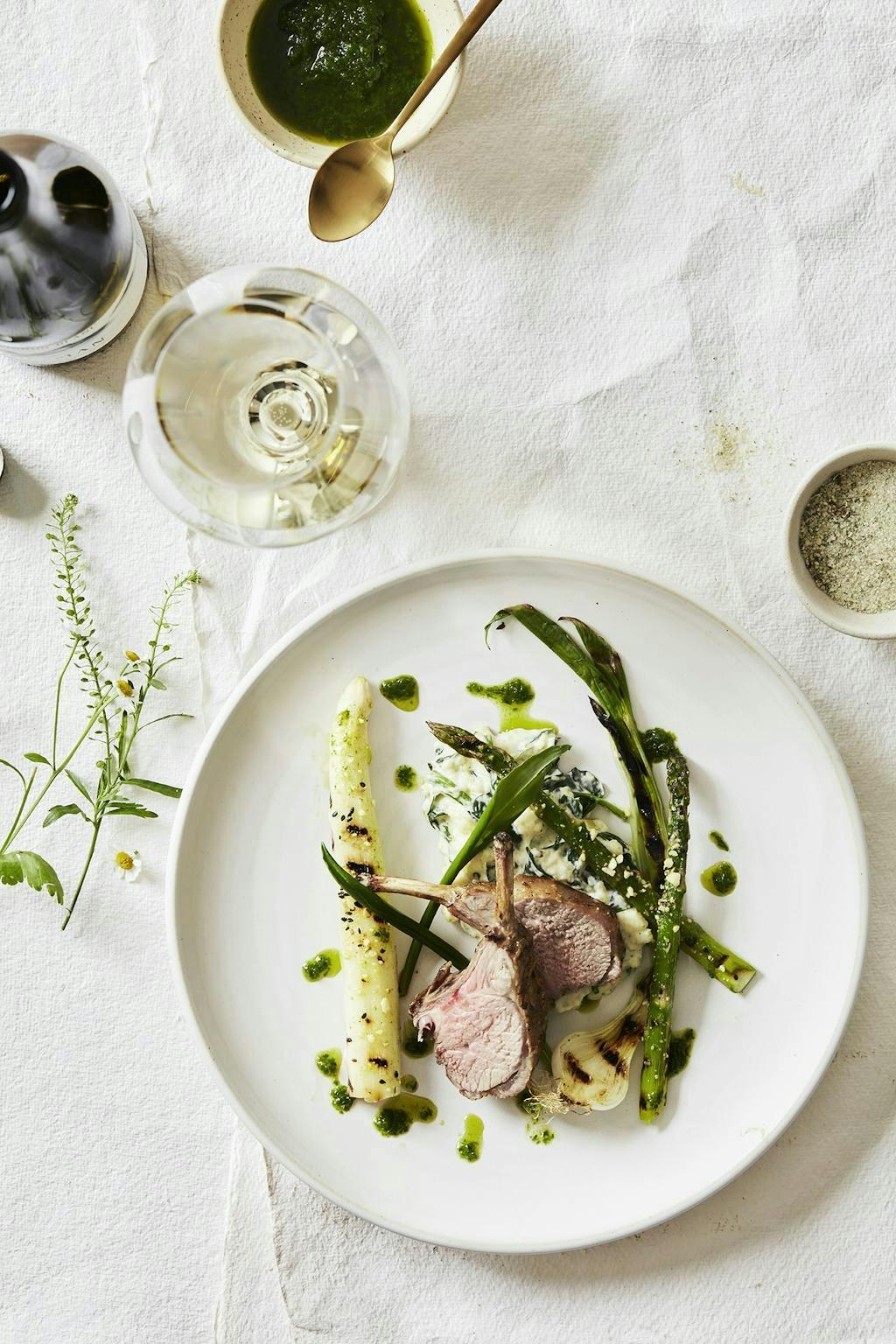 lammekrone og hvit asparges