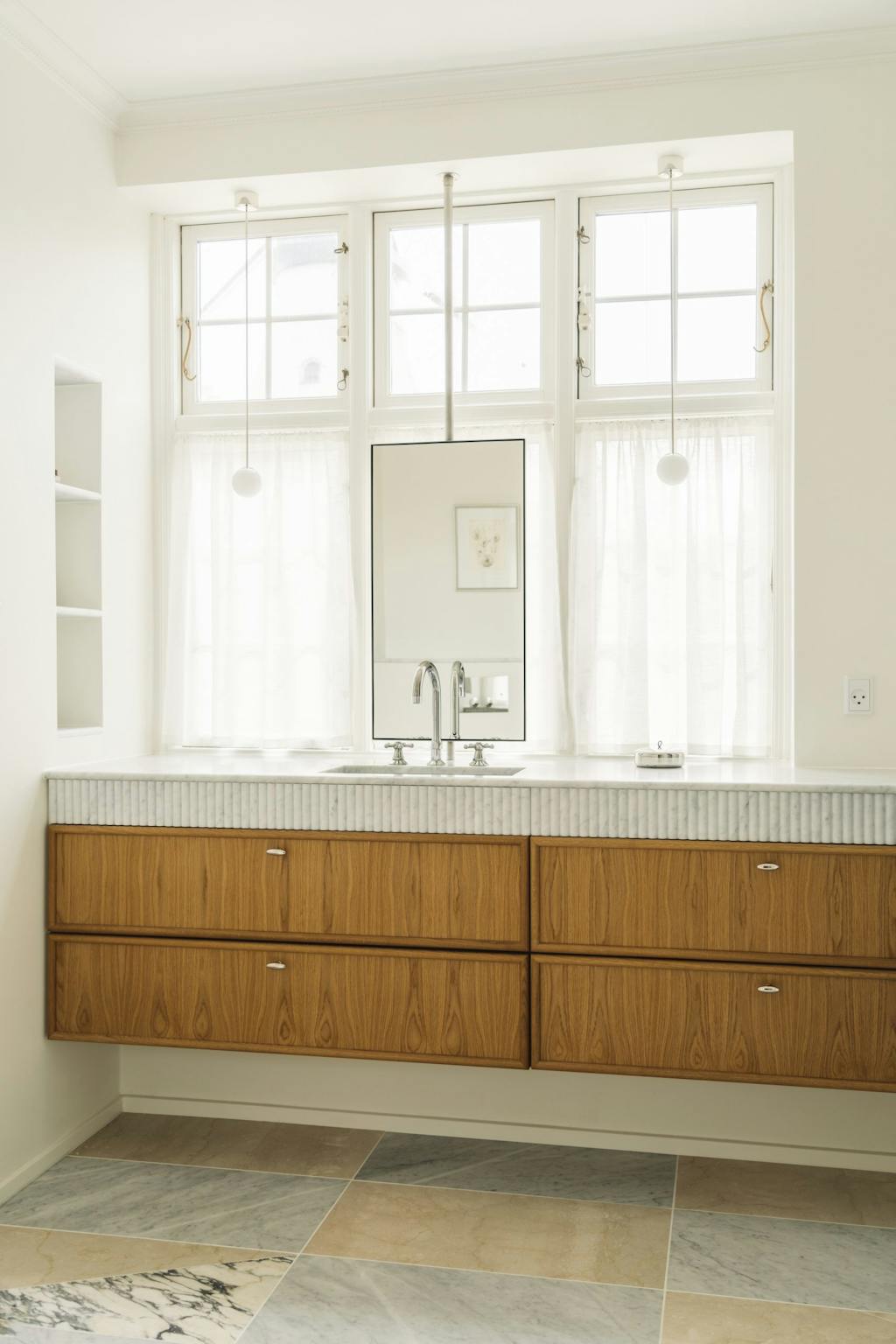 Badeværelse møbel med spejl Badeværelse møbel med spejl