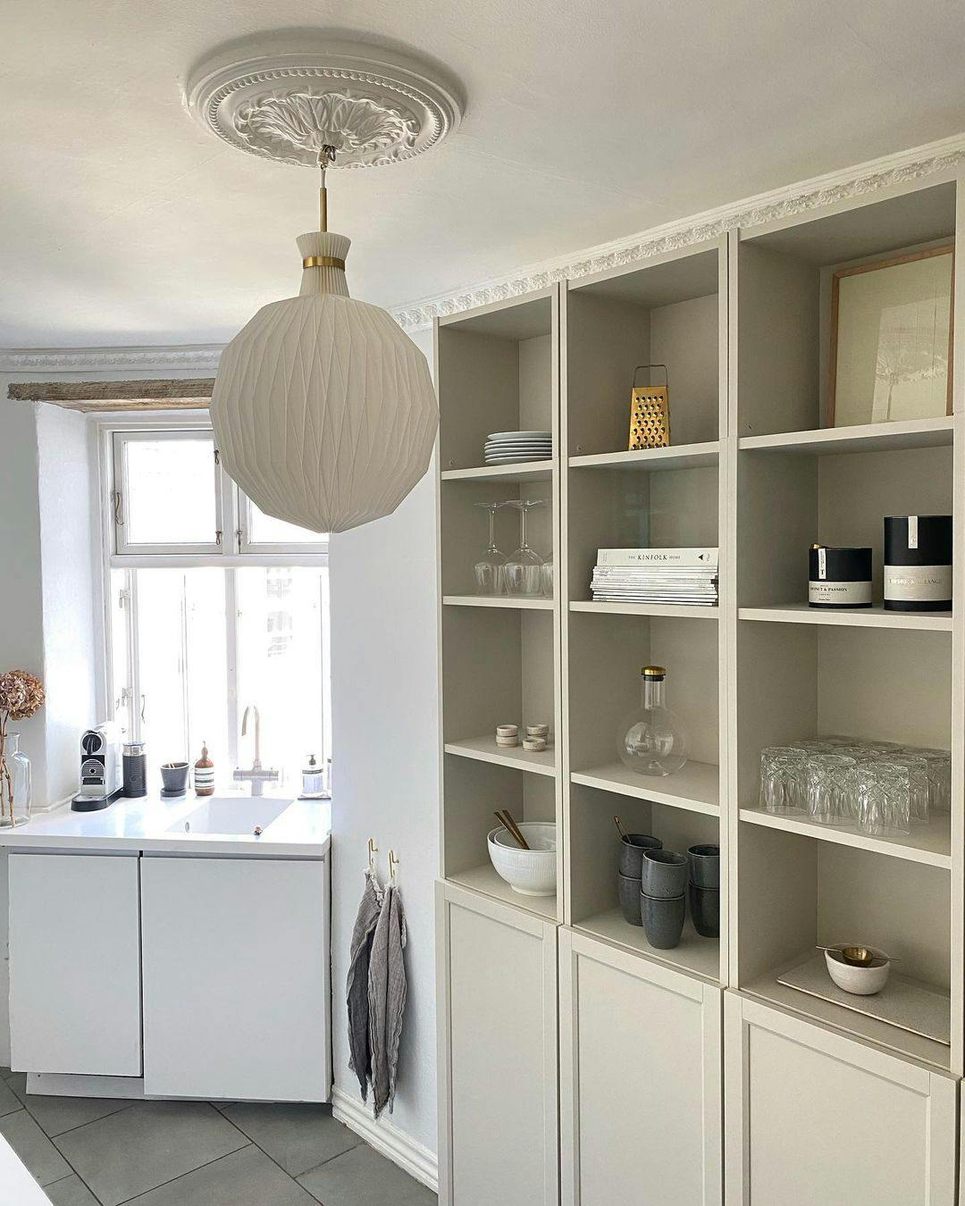 Kjøkken innebygget reol