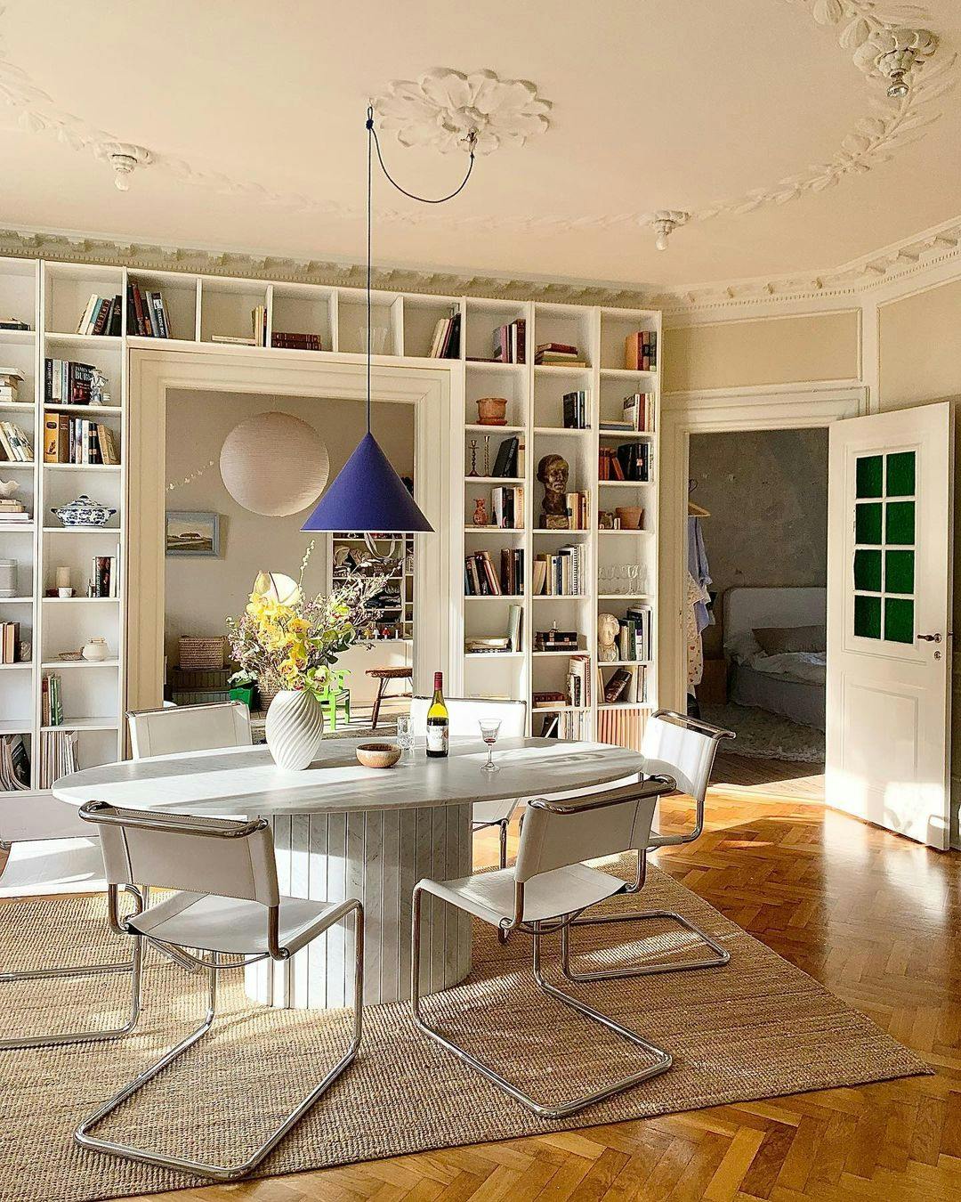 Spisestue indbygget reol