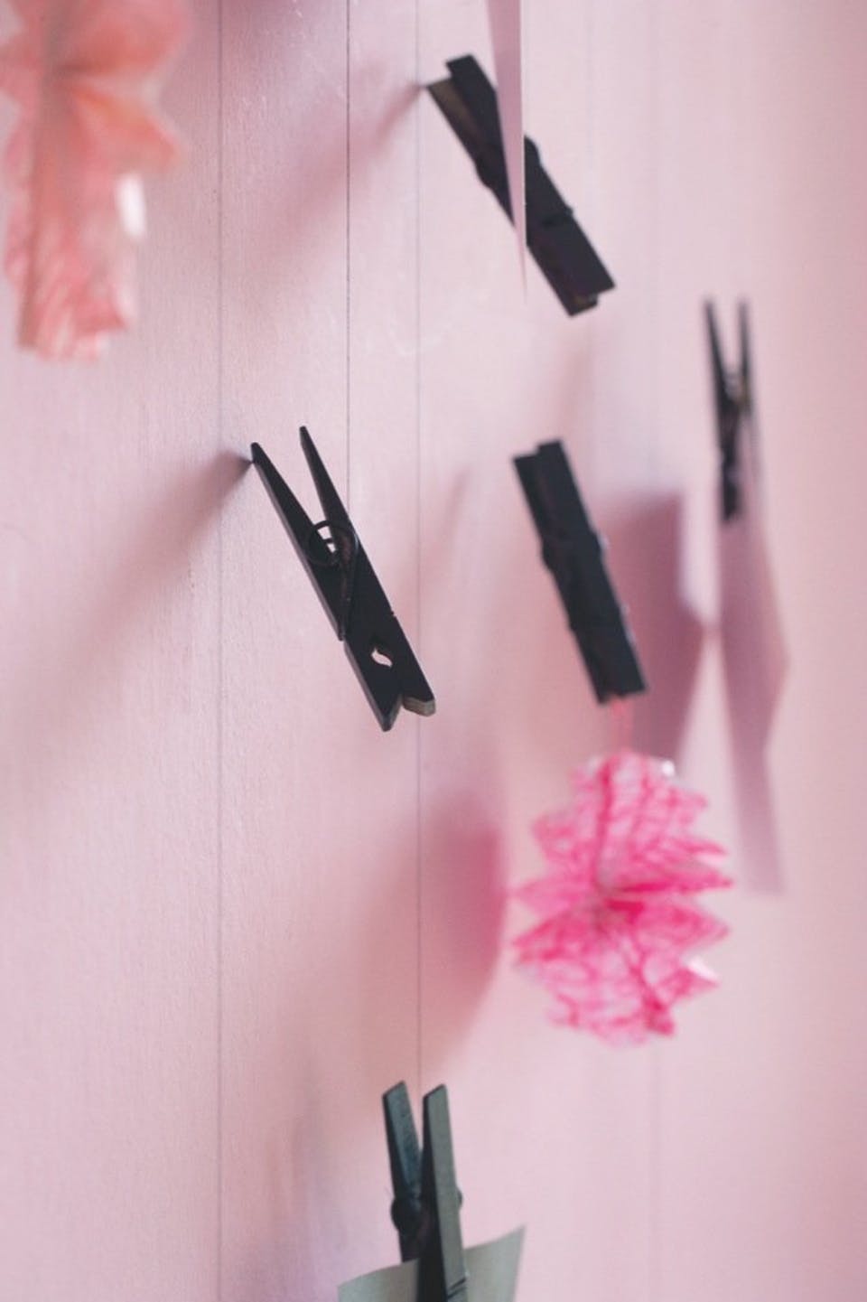 4c0f9e1ddc794ef8860a79b534e3462e H2Fuhmsgidb57yC0aLY DIY Oppslagstavle med klyper