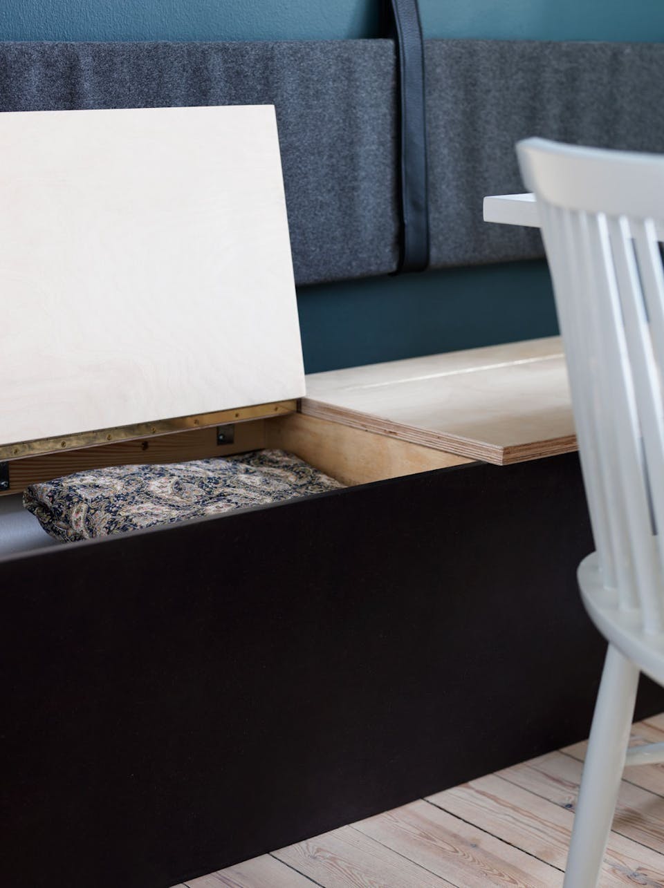 Benk med oppbevaring