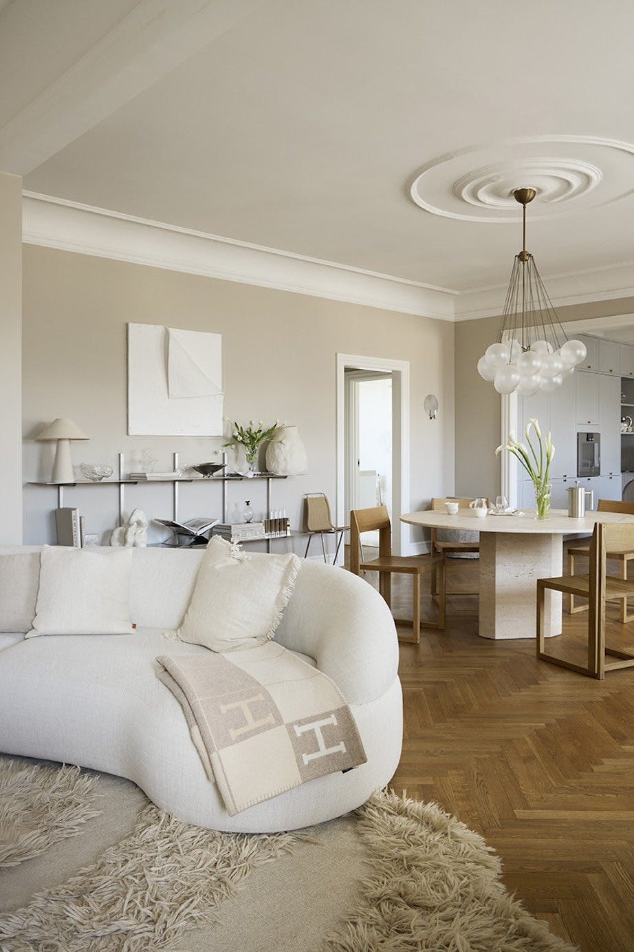 Bolig beige og stål