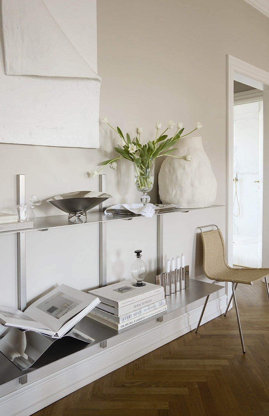 Detaljer i stål og beige