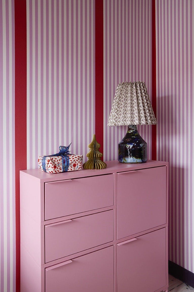 Rosa sjenk med stripete tapet