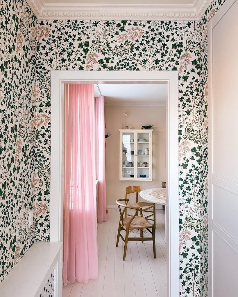 veggene dekket av en vakker tapet