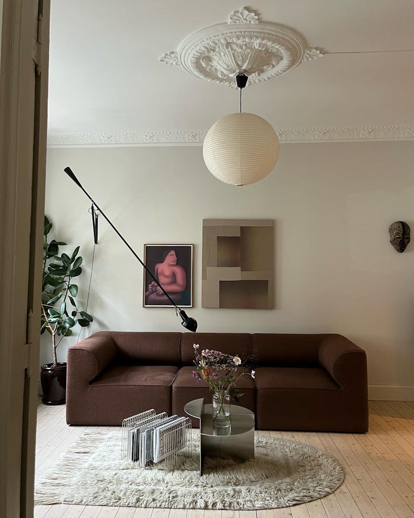 Stue i beige og brune nyanser