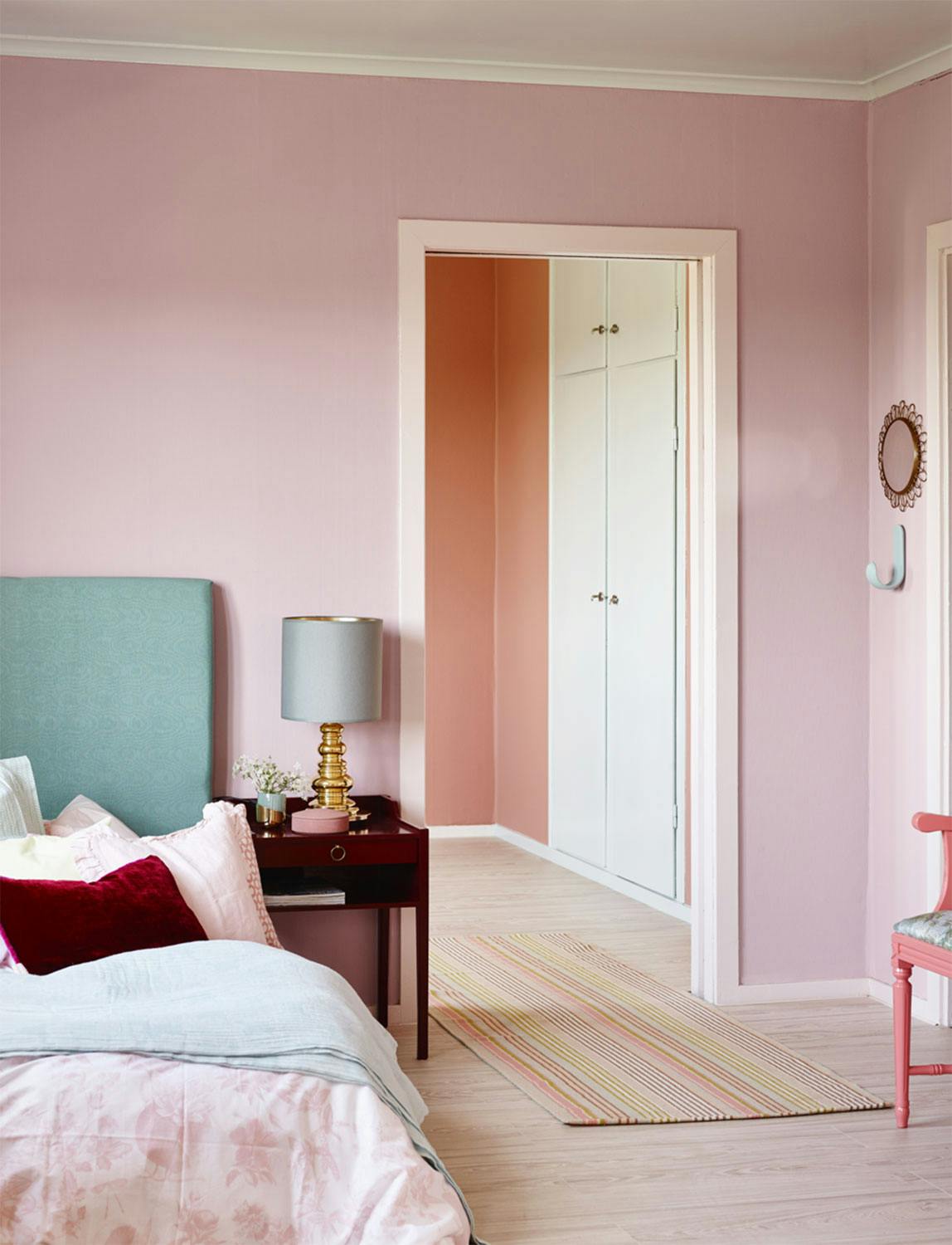 Kompleks fargebruk fører til mer interessante rom, som dette malt i fargen Peon FR1587 fra Fargerike.