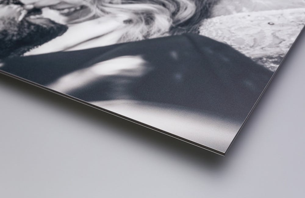 Aluminium er et veldig spennende materiale som får bildene til å se fantastiske ut. Aluminium er et veldig spennende materiale som får bildene til å se fantastiske ut.