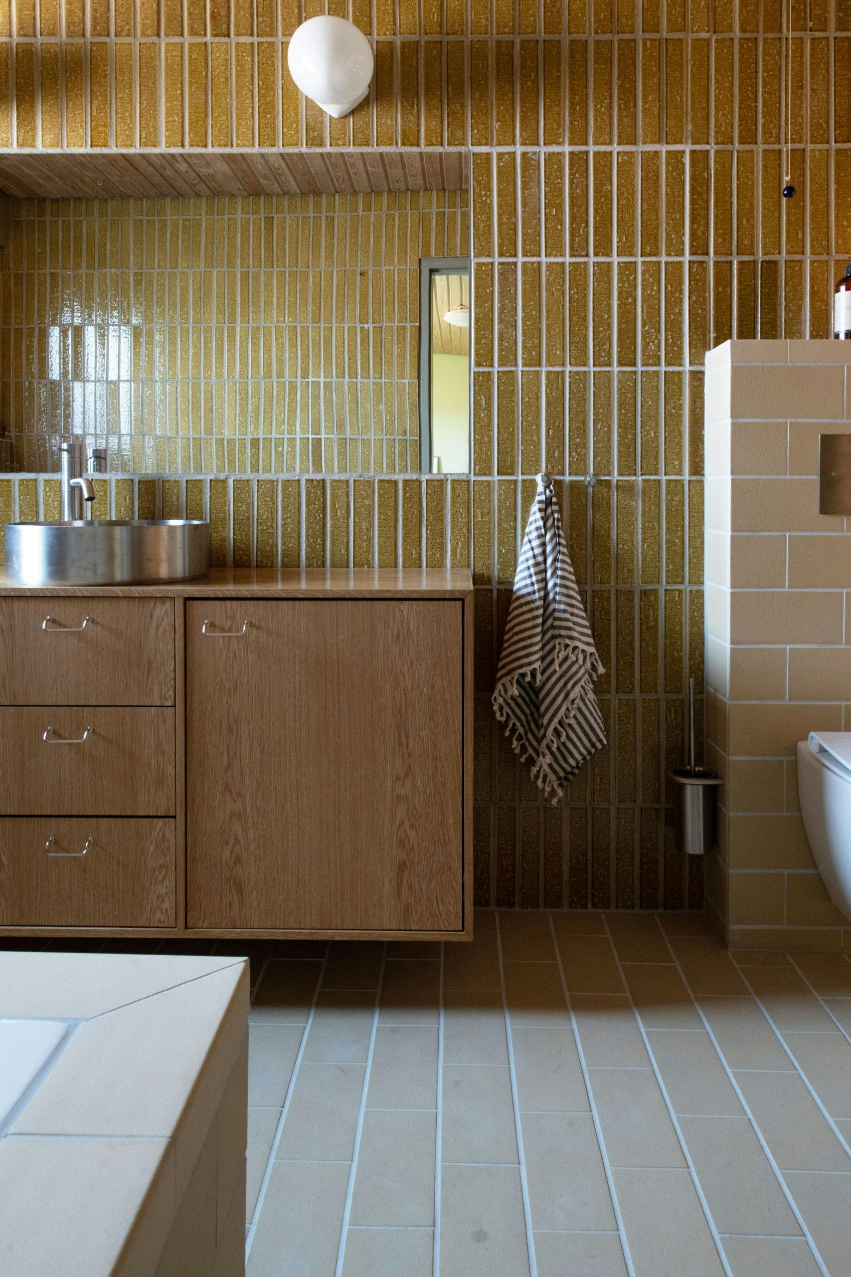 Badeværelsesmøbel egetræ