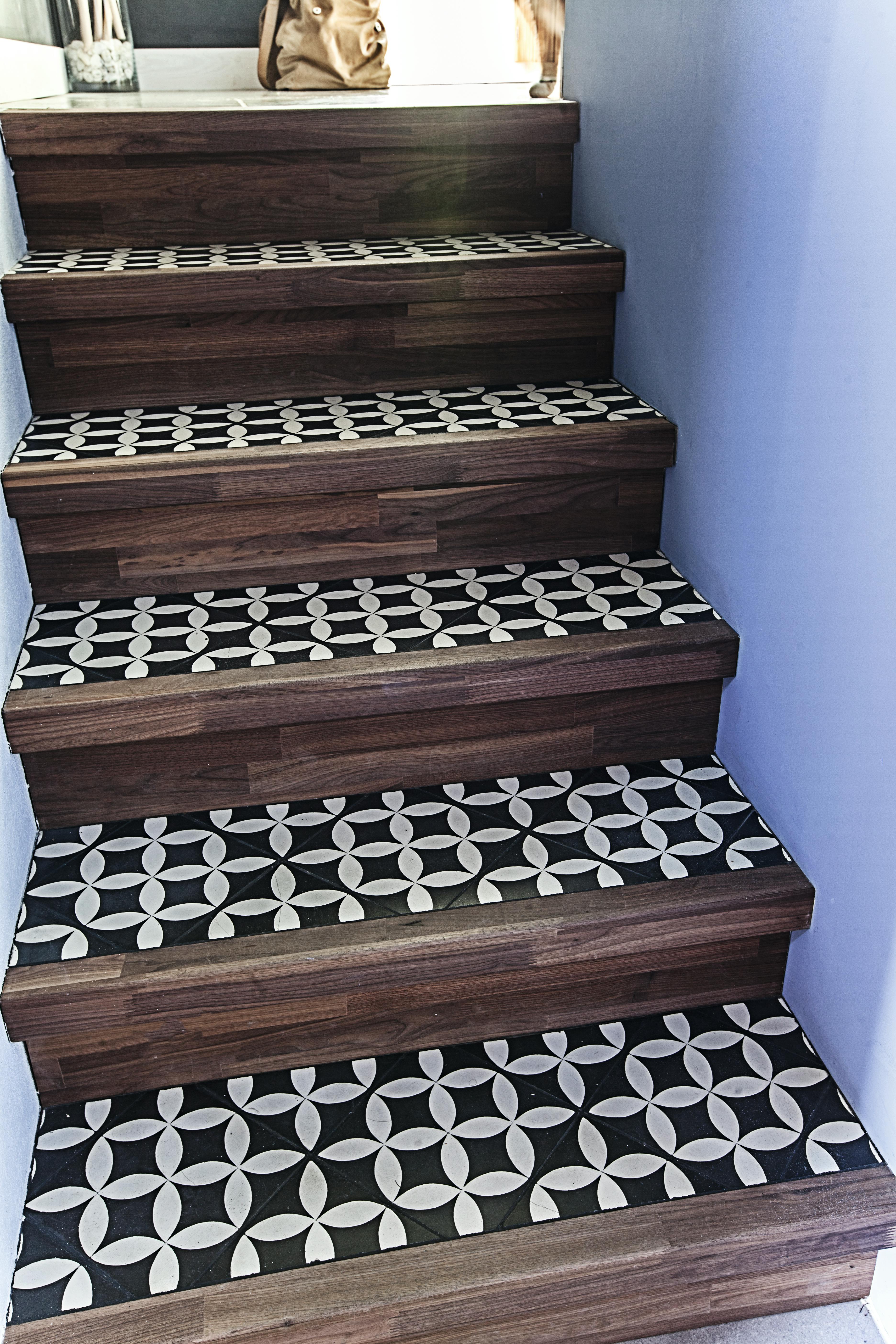 trapp med fliser fra Mandarine stone