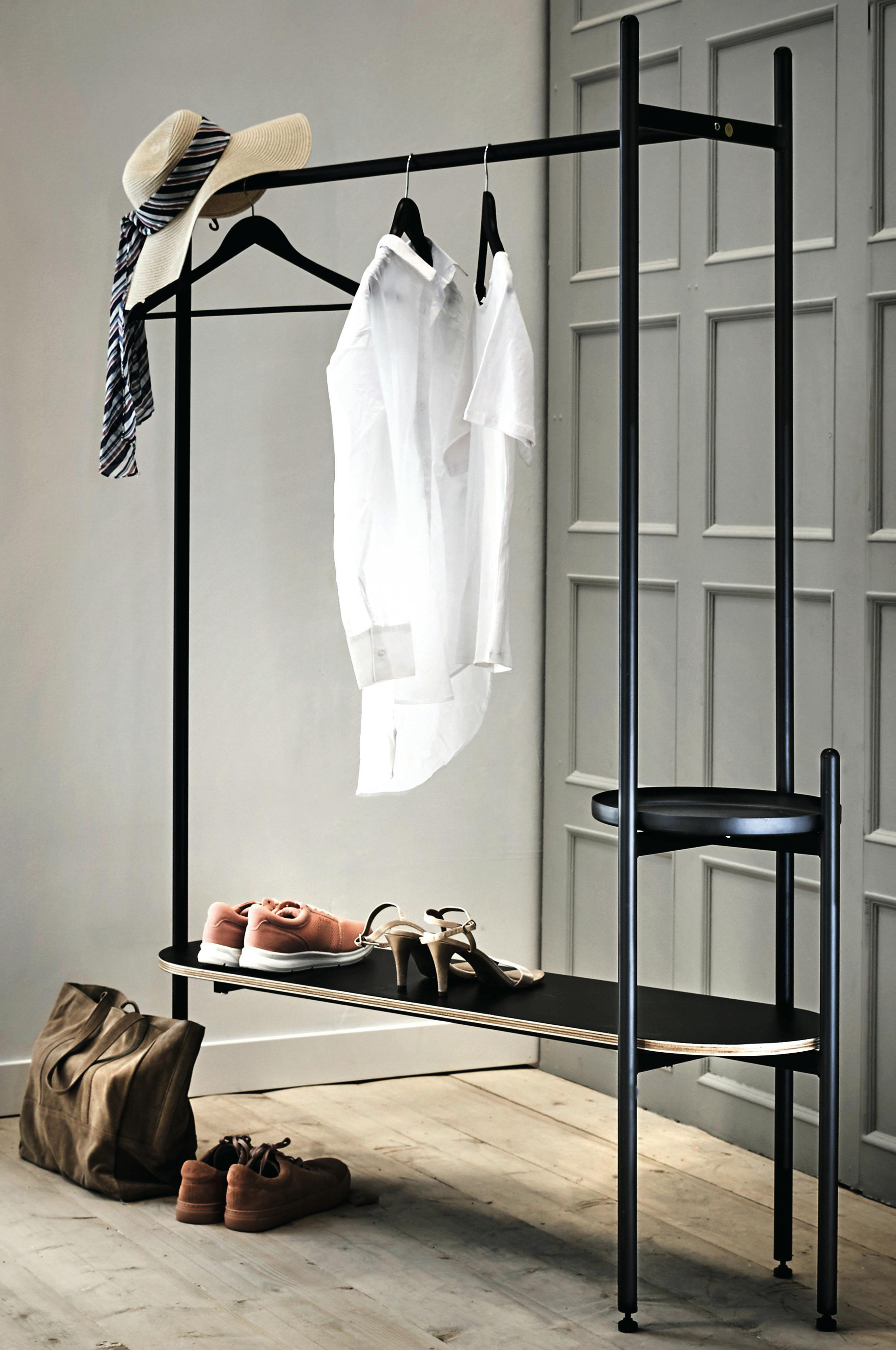 frittstående garderobestativ med bord