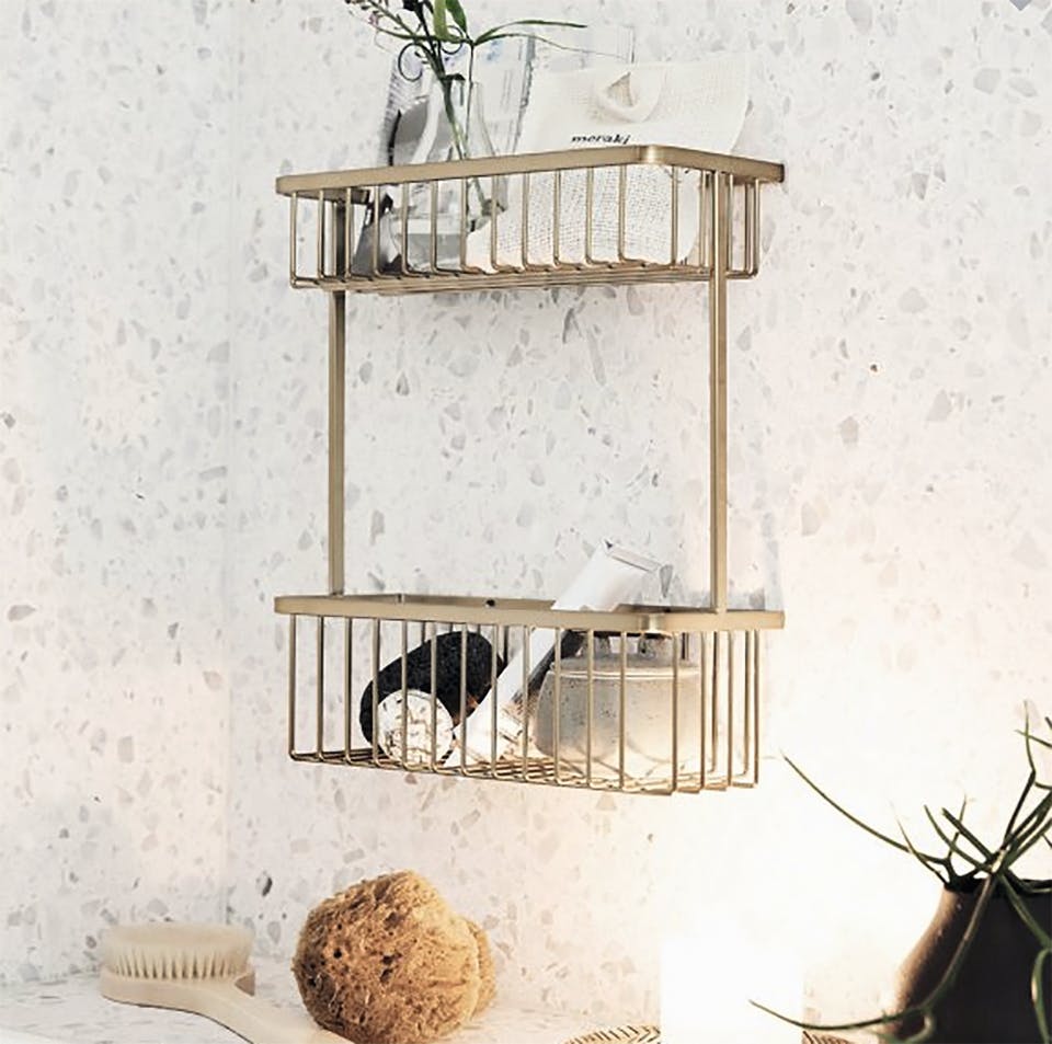 hylle på badet i gull