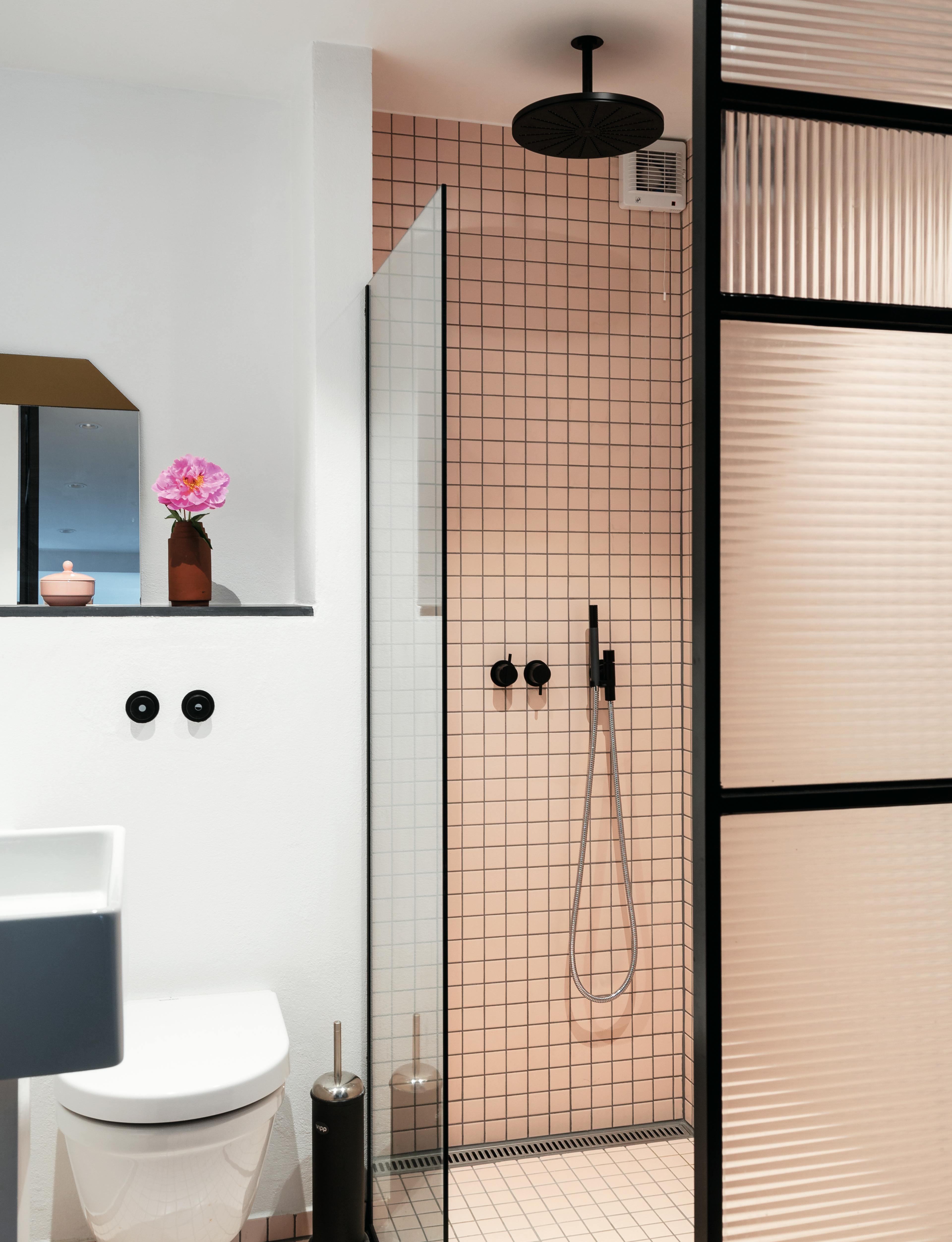 Lyserødt badeværelse 