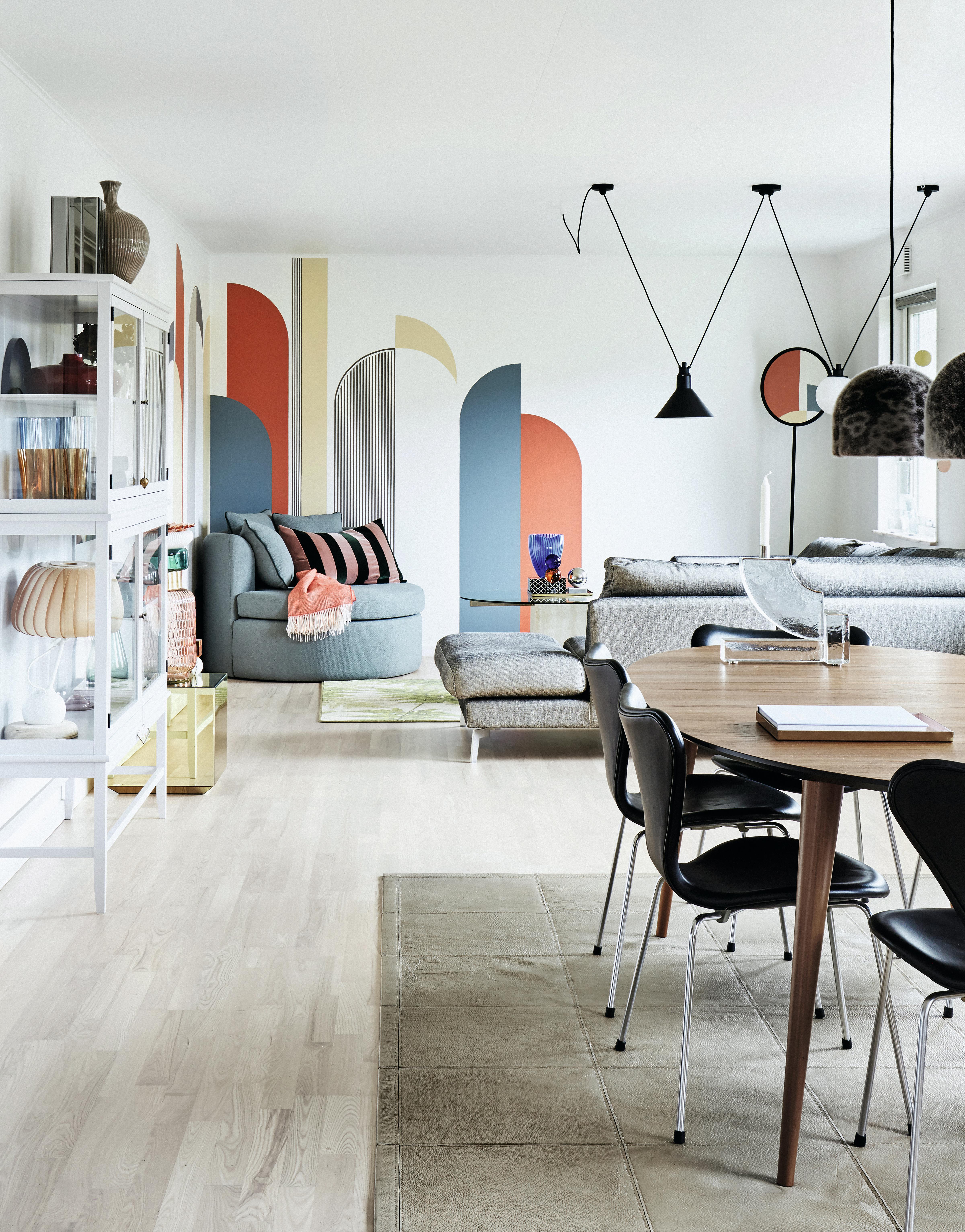 Fargerikt sirkus. Monsterscirkus! Navnet på bloggen til Mette Holm. Spennende fargerikt design. 