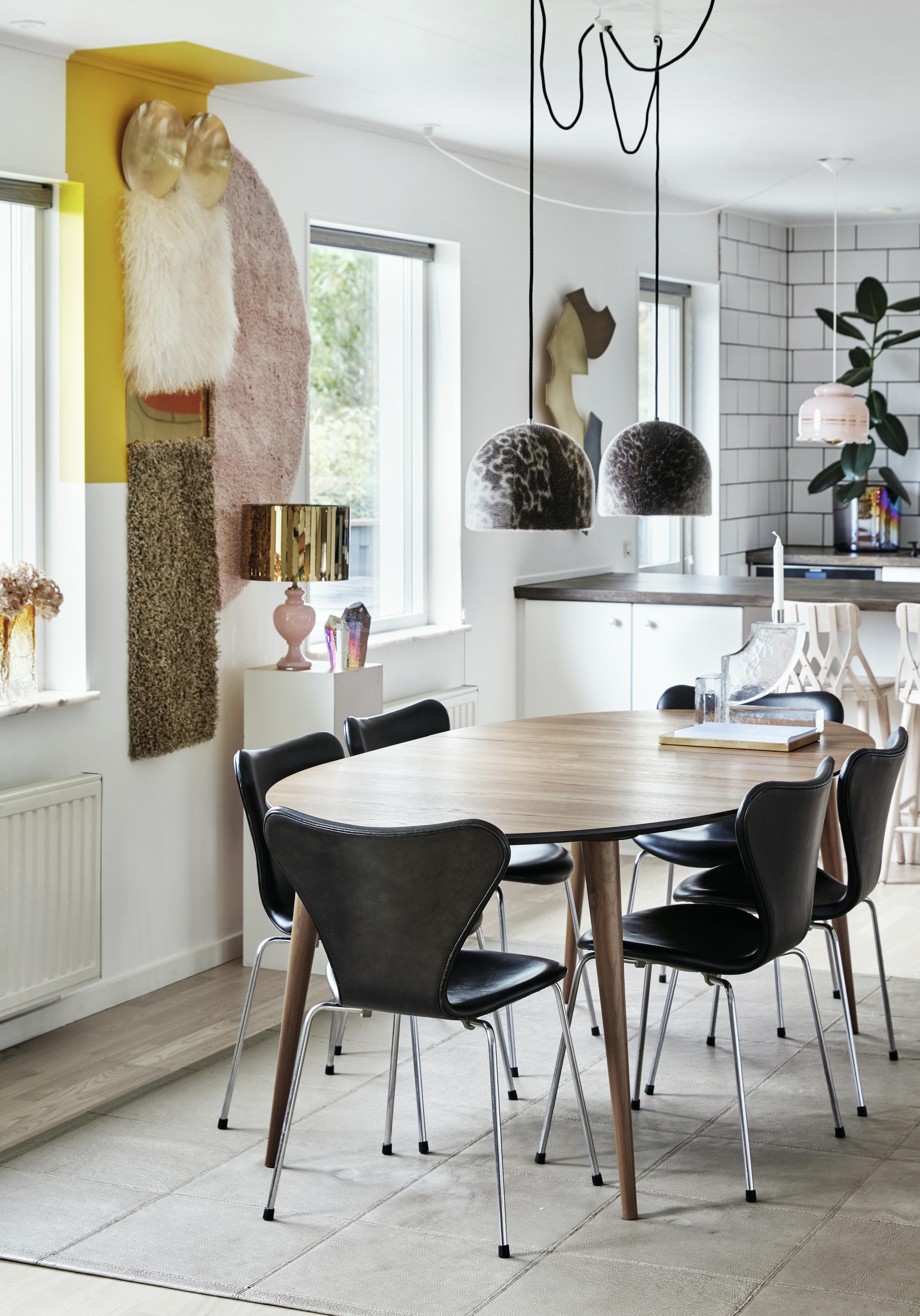 Fargerikt sirkus. Monsterscirkus! Navnet på bloggen til Mette Holm. Spennende fargerikt design. 