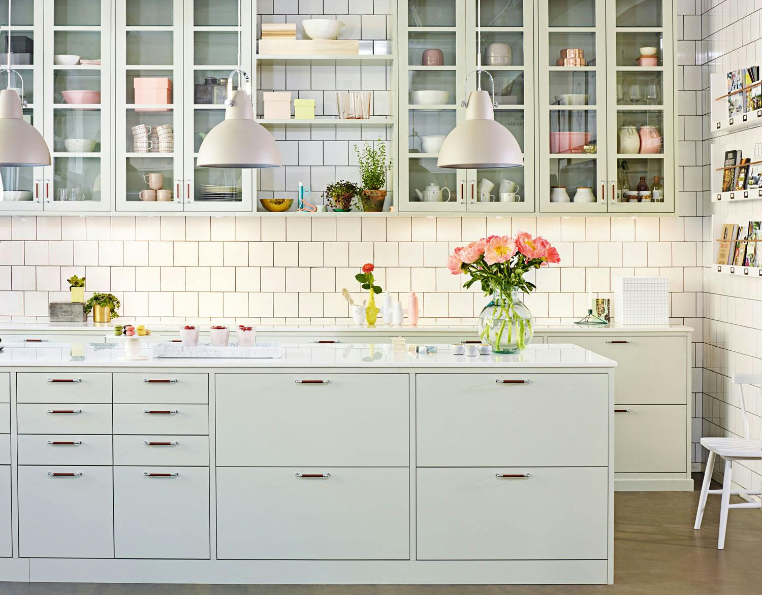 Nydelig grått kjøkken i romantisk stil