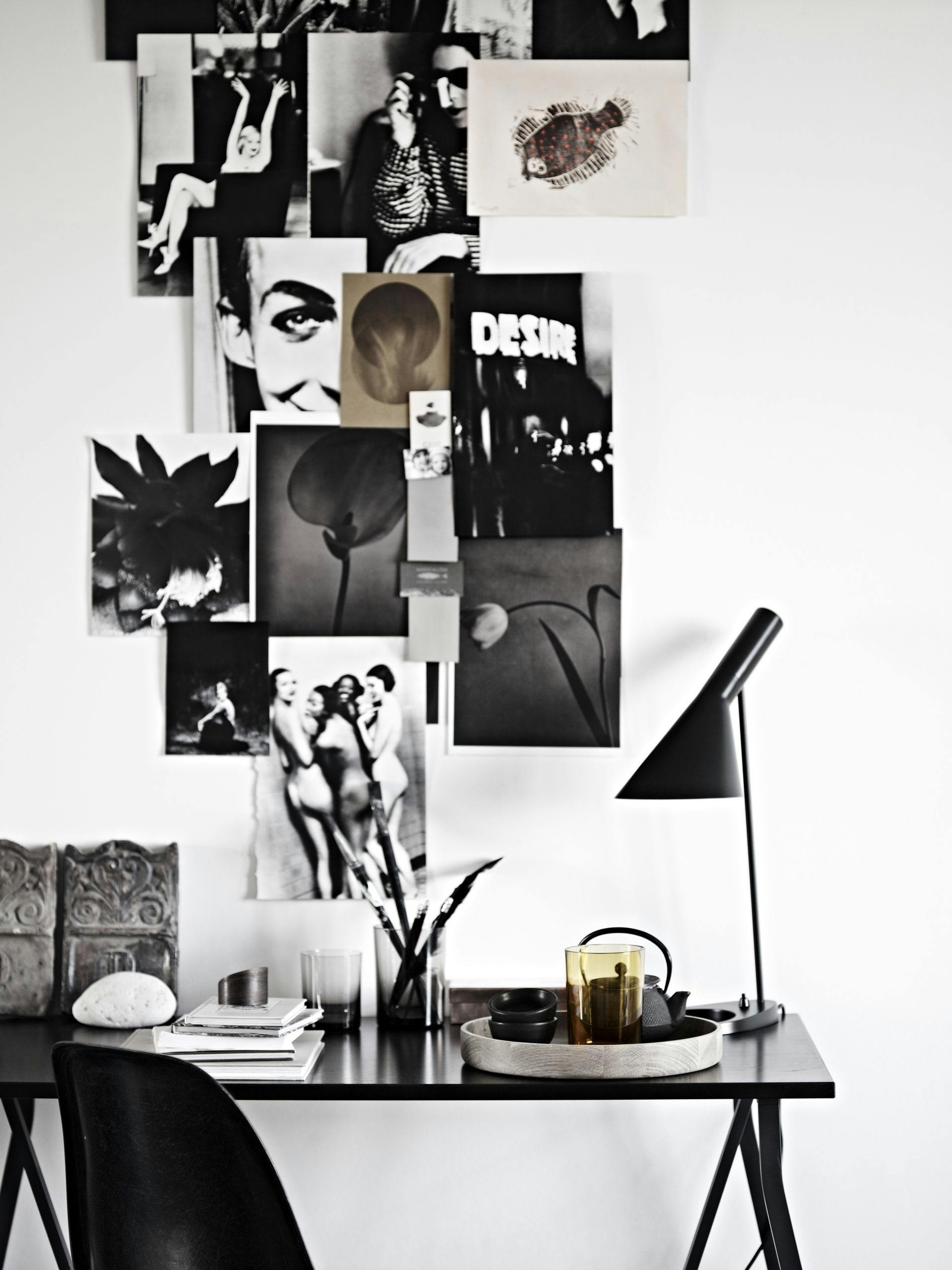 Svart-hvitt moodboard over en svart arbeidspult.