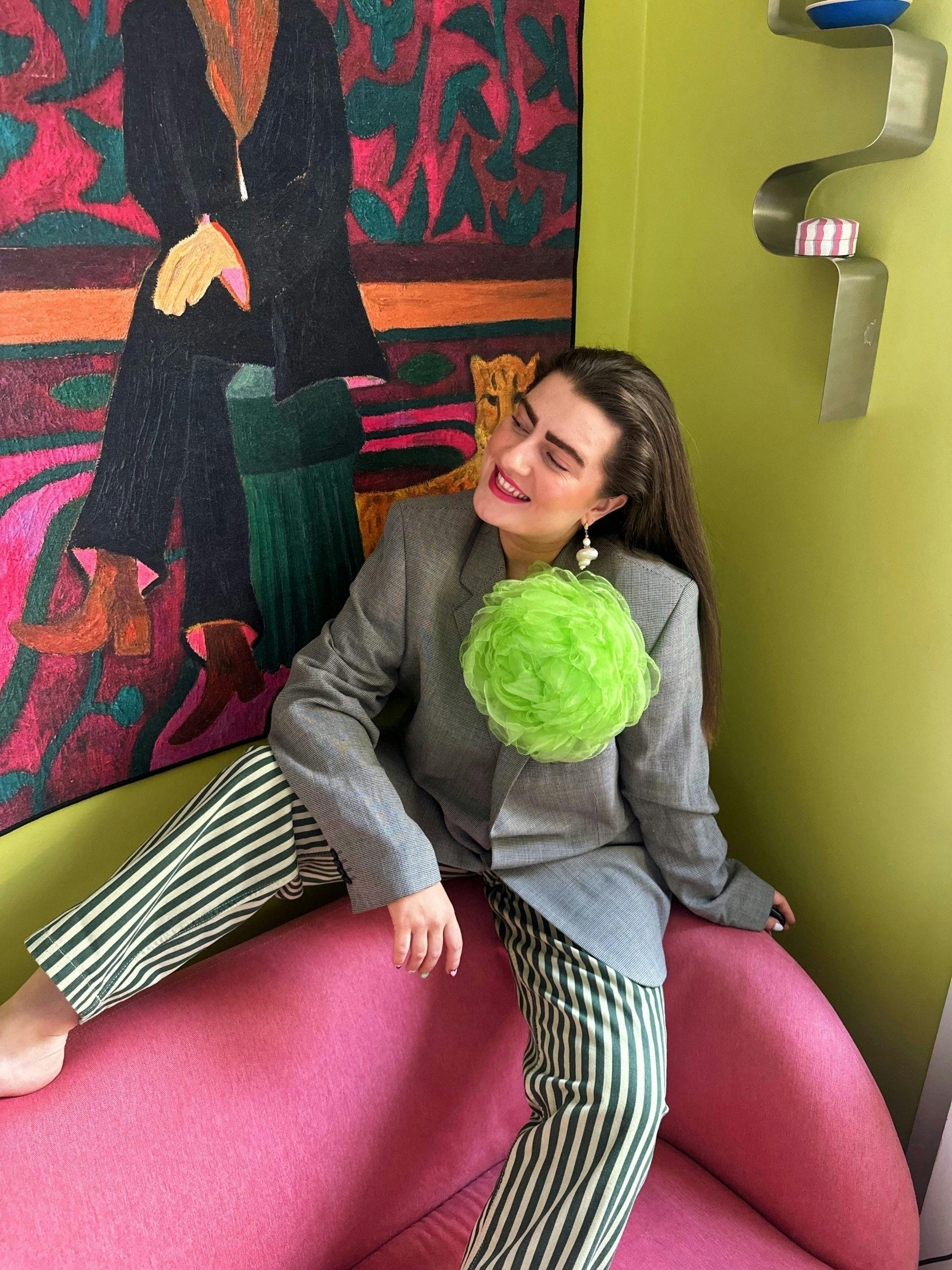 Caroline med sitt fargerike hjem