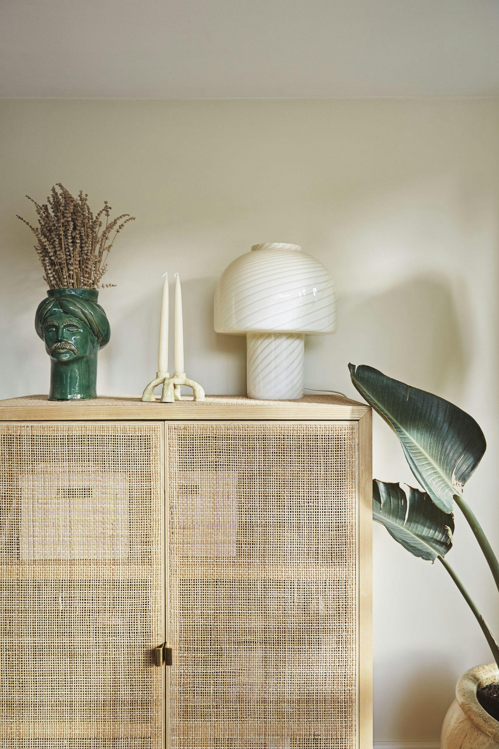 Fletskab fra Ikea og Svampelampe fra Murano