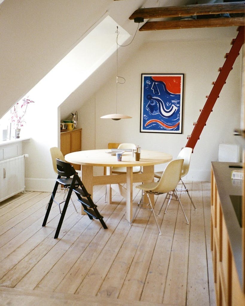 Trapp fra kjøkkenet til loftet