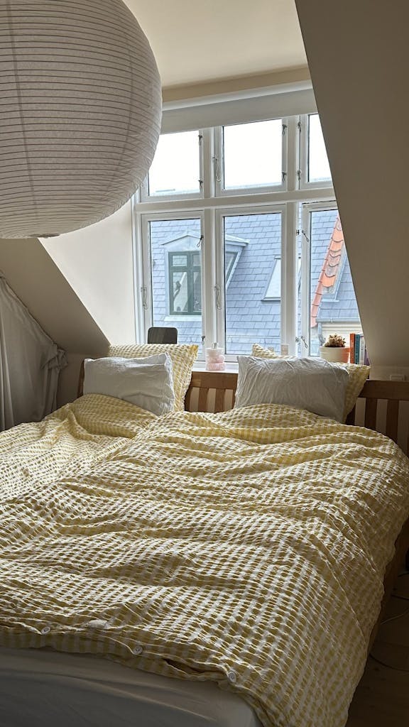 Soverom i lyse toner