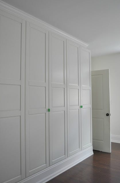 ikea pax wardrobe built in cusom upgraded aFfJl skap som dekker hele veggen