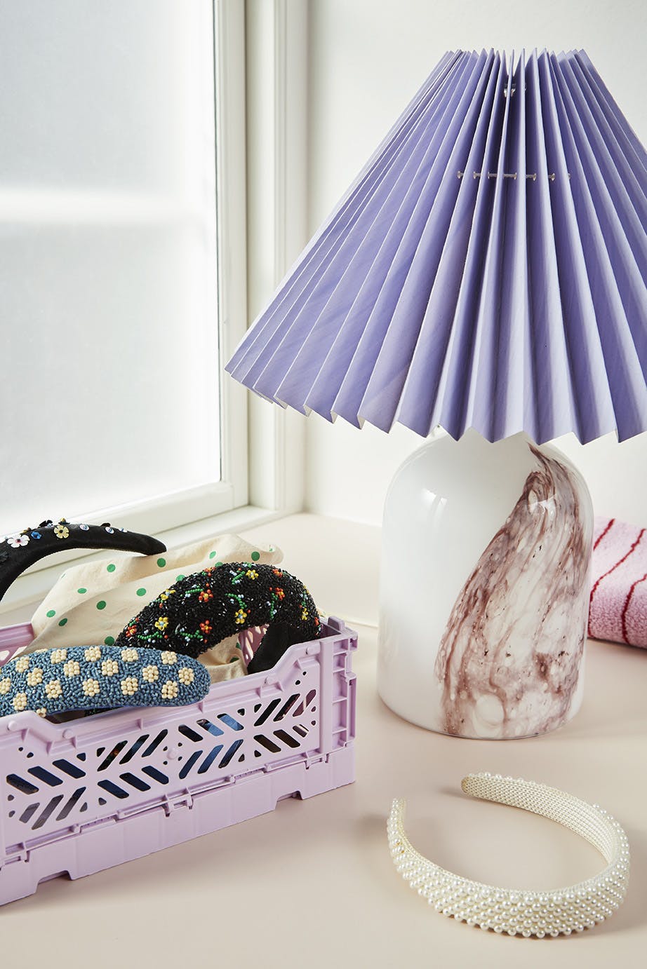 Bordlampe lilla lampeskjerm