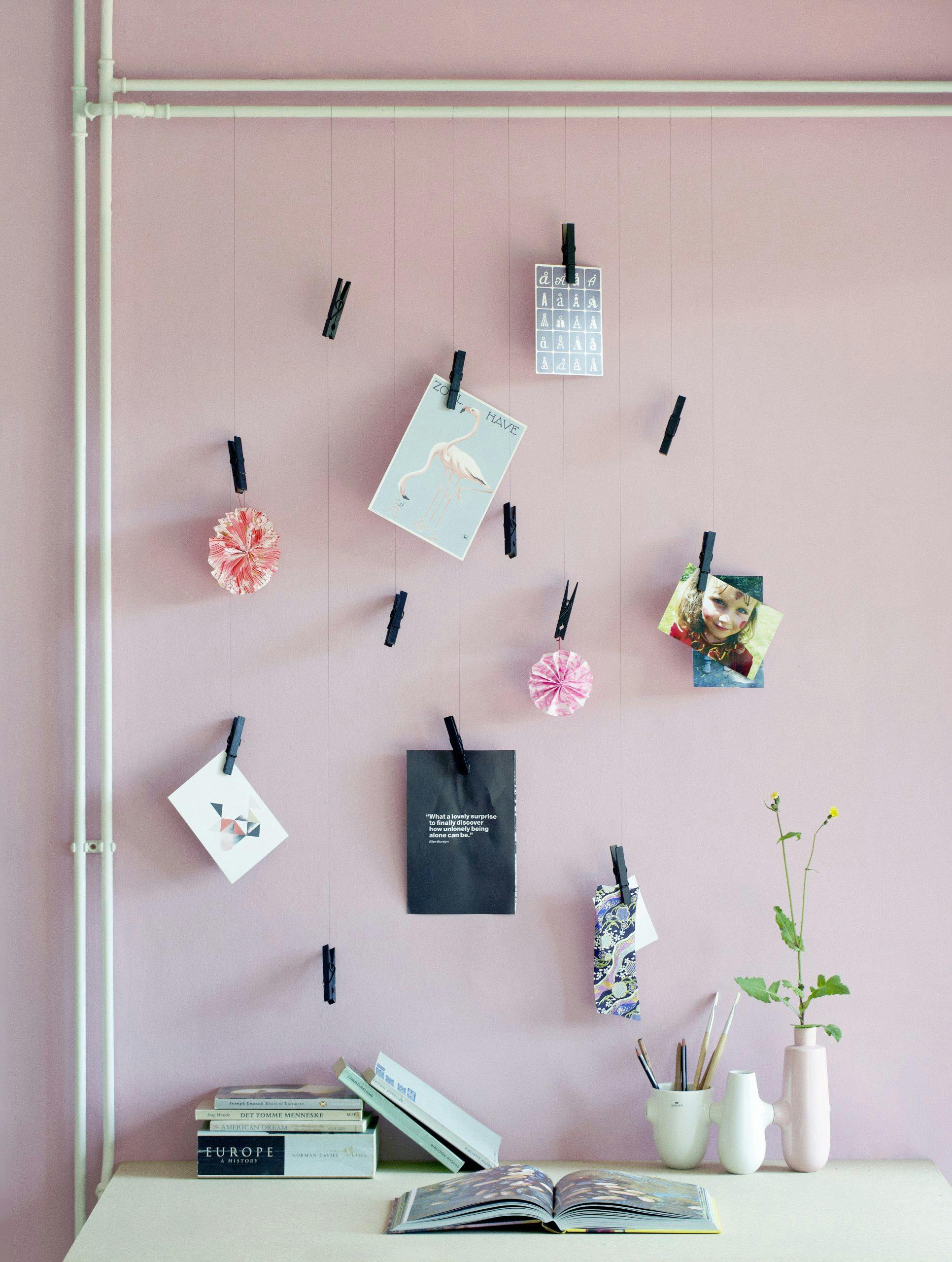 Moodboard med hengende snører