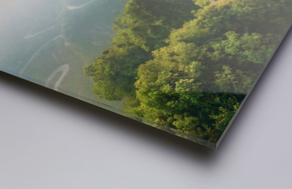 Plexiglass gjengir bildene dine i skarpe detaljer og klare farger. Plexiglass gjengir bildene dine i skarpe detaljer og klare farger.