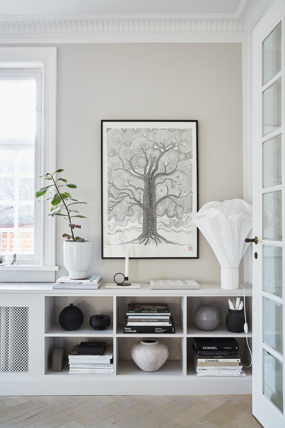 Radiatorskjuler innebygget reol