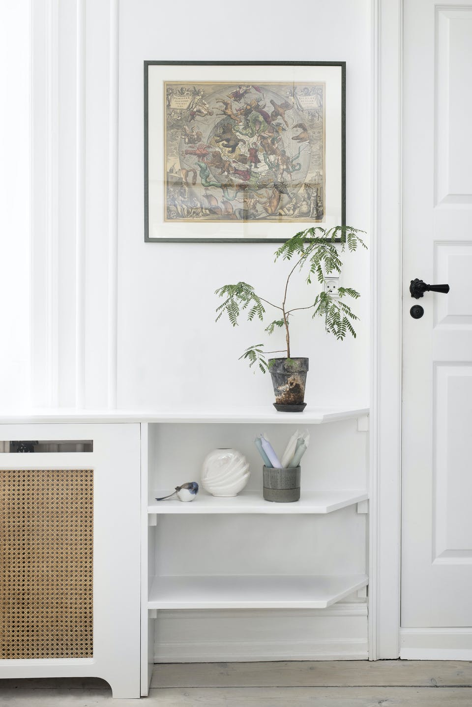 Radiatorskjuler hyller