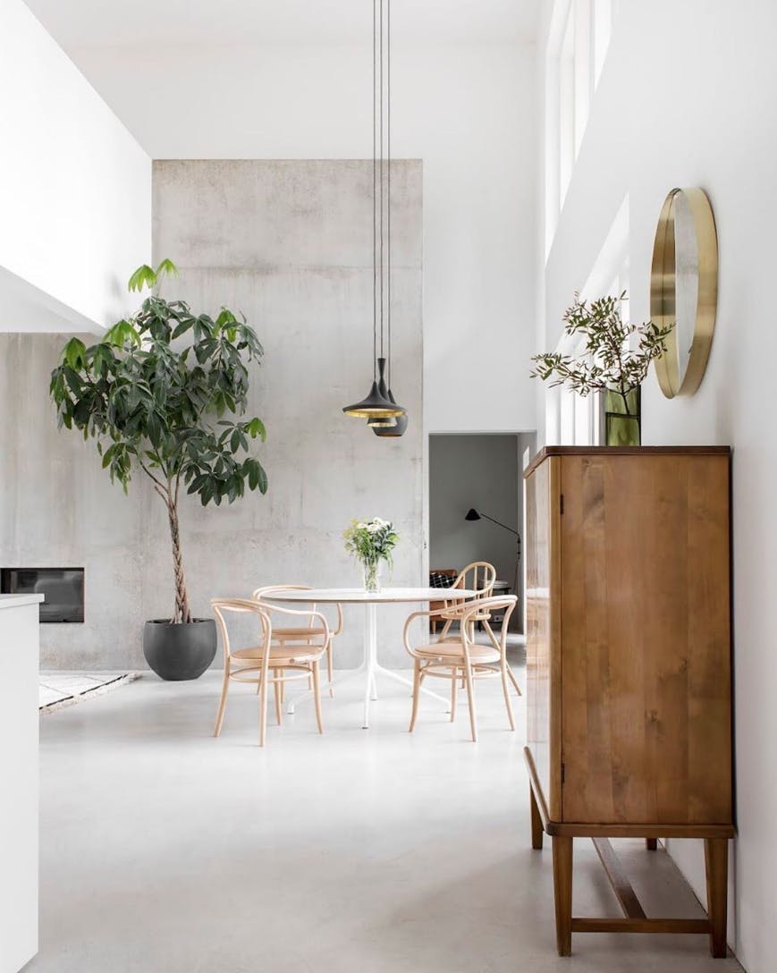 Nybygg med betongvegg og betonggulv 