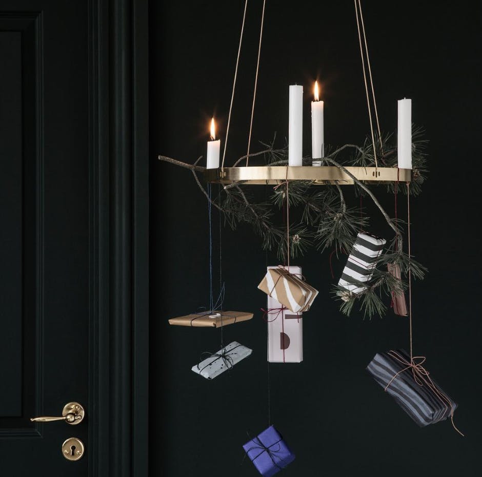 adventskrans med gaver