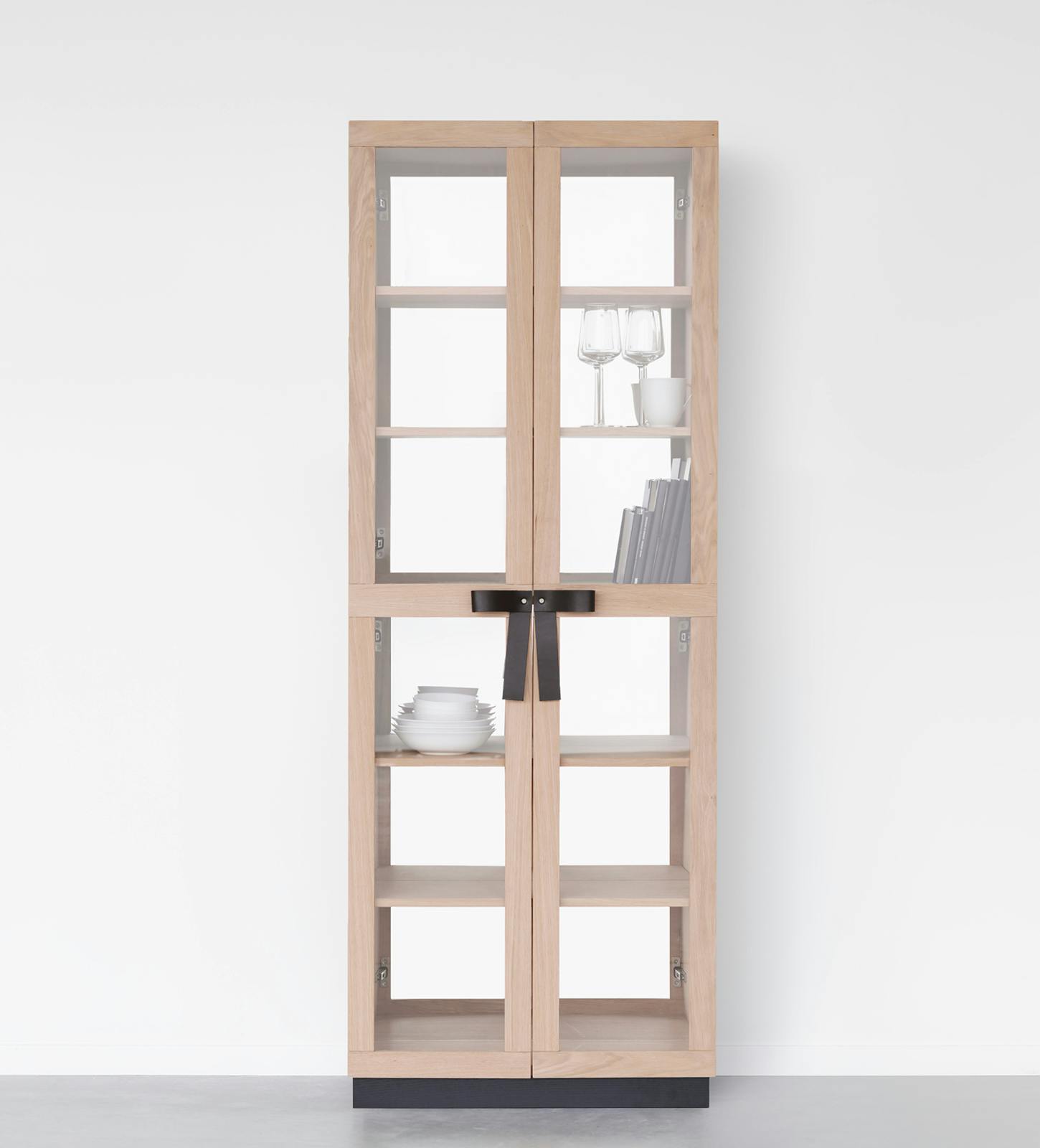 thebowvitrin1 Vitrineskap eik