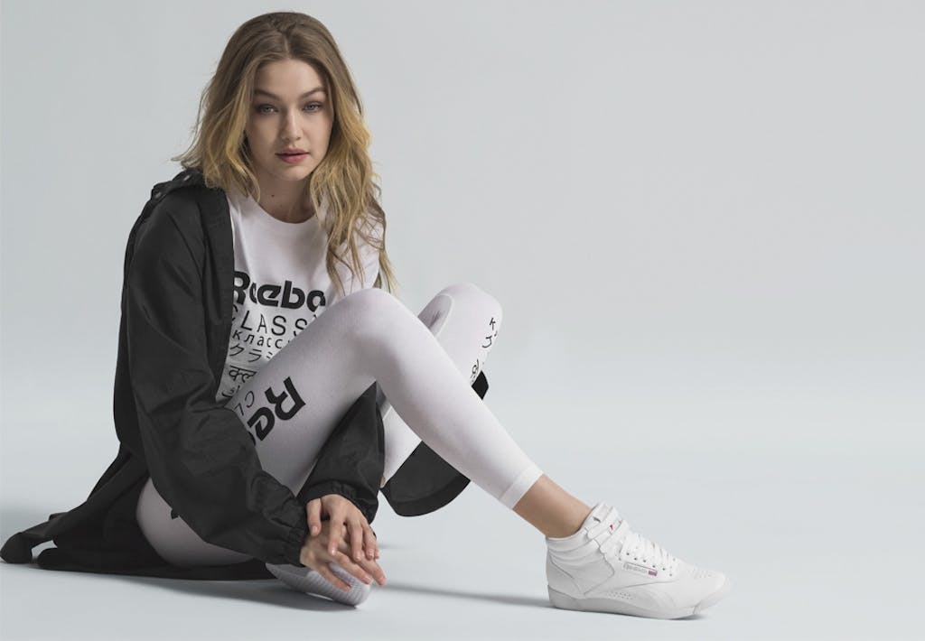 Tren hjemme i stuen, treningsøvelser og yoga 